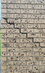 Cracked brick wall before foundation repairs in Melbourne. Underpinning in Melbourne and Geelong.